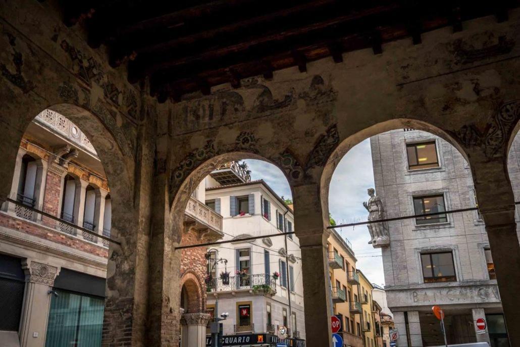 Holiday Treviso Suite Venezia Bagian luar foto